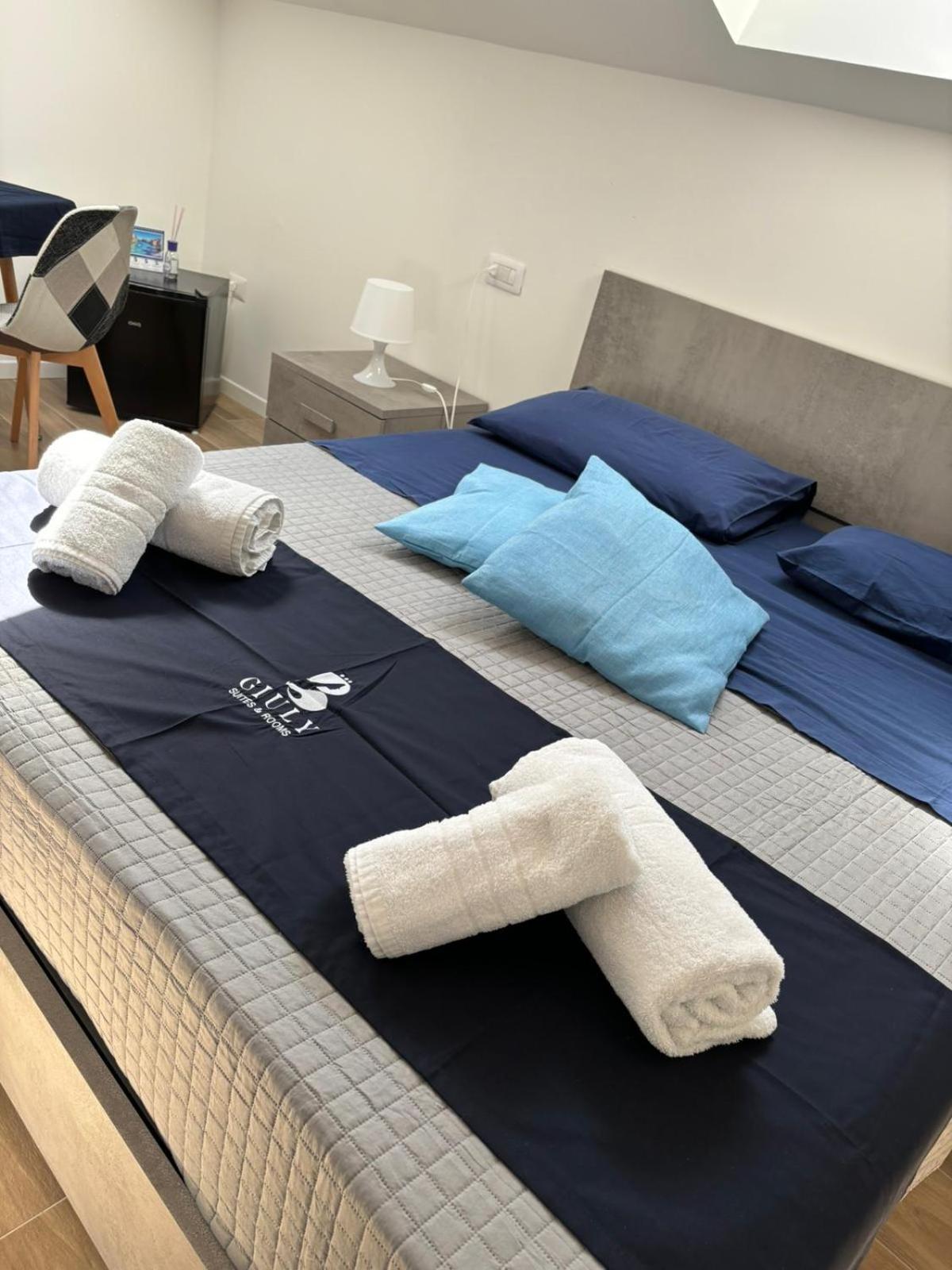 Giuly Suites & Rooms 나폴리 외부 사진